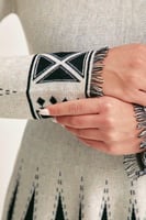 فستان محبوك بنقوش هندسية