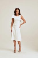 فستان بلا أكمام مزين بفيونكة