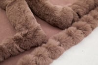 وشاح بونشو شامواة مزين بالفرو