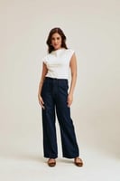 بنطلون دنيم بأرجل مستقيمة