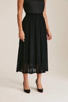 تنورة واسعة بخصر مطاطي