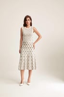 بلوزة بلا أكمام بنقوش هندسية