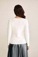 بلوزة مزينة بعقدة