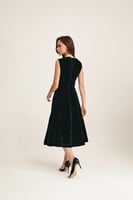 فستان مخمل بدون أكمام