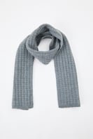 وشاح محبوك بلون سادة