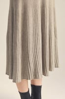 تنورة محبوكة بخصر مطاطي