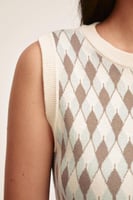 بلوزة بلا أكمام بنقوش هندسية