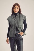 جاكيت مُبطن بأكمام قصيرة