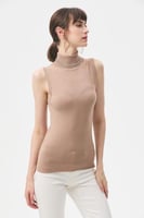 بلوزة بيسك بدون أكمام