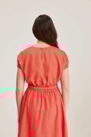 بلوزة مطبعة بحواف مطاطية