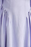 فستان بكسرات جانبية