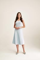 فستان بلا أكمام مزين بالترتر