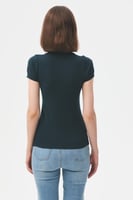 بلوزة بيسك بأكمام قصيرة