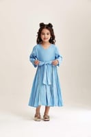 فستان بحزام وتفاصيل لامعة