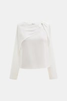 بلوزة واسعة بتفاصيل معدنية