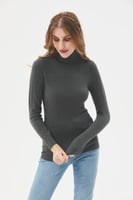 بلوزة بيسك بياقة عالية