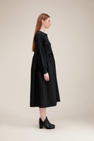 فستان بأزرار وأكمام بالون