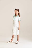 فستان بأكمام قصيرة