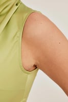 فستان بياقة متدلية