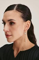 حلق متدلي ذهبي