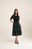 فستان مزين بنقوش