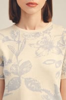 بلوزة موردة بأكمام قصيرة