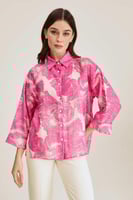 قميص مورد بقصة فضفاضة