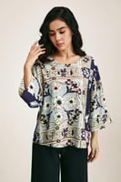 بلوزة موردة بأكتاف منسدلة