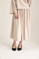 تنورة واسعة بخصر مطاطي