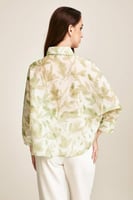 قميص مشجر بقصة واسعة