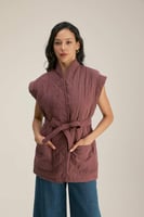 جاكيت مبطن بأكمام قصيرة