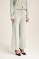 بنطلون بأرجل واسعة