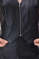 جاكيت جلد بلا أكمام