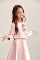 بلوزة تفتا مزينة بورود