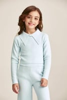 بلوزة قصيرة بياقة فيونكة