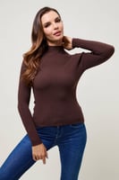 بلوزة بيسك بياقة عالية