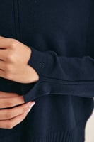 بلوزة محبوكة بقصة فضفاضة