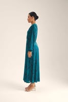 فستان مخمل بياقة لف