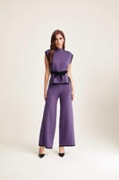 بلوزة بأكتاف مزينة بالكريستال