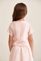 بلوزة بياقة ترتر شكل فيونكة