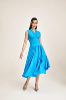 فستان بخصر ضيق