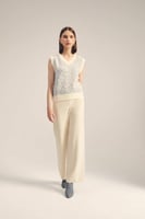 بلوزة بلا أكمـام بنقوش هندسية