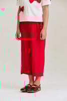 بنطلون واسع بتفاصيل كشكش