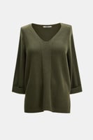 بلوزة محبوكة بقصة فضفاضة