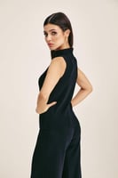 بلوزة محبوكة بلا أكمام