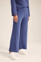 بنطلون سادة بأرجل عريضة