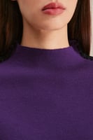 بلوزة بتفاصيل مُطرزة