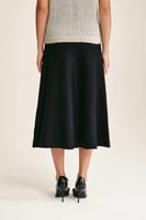 تنورة محبوكة بخصر مطاطي