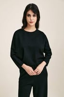 بلوزة بقصة غير متماثلة