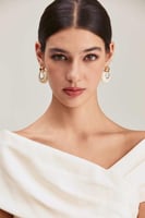 حلق متدلي بتصميم دائري